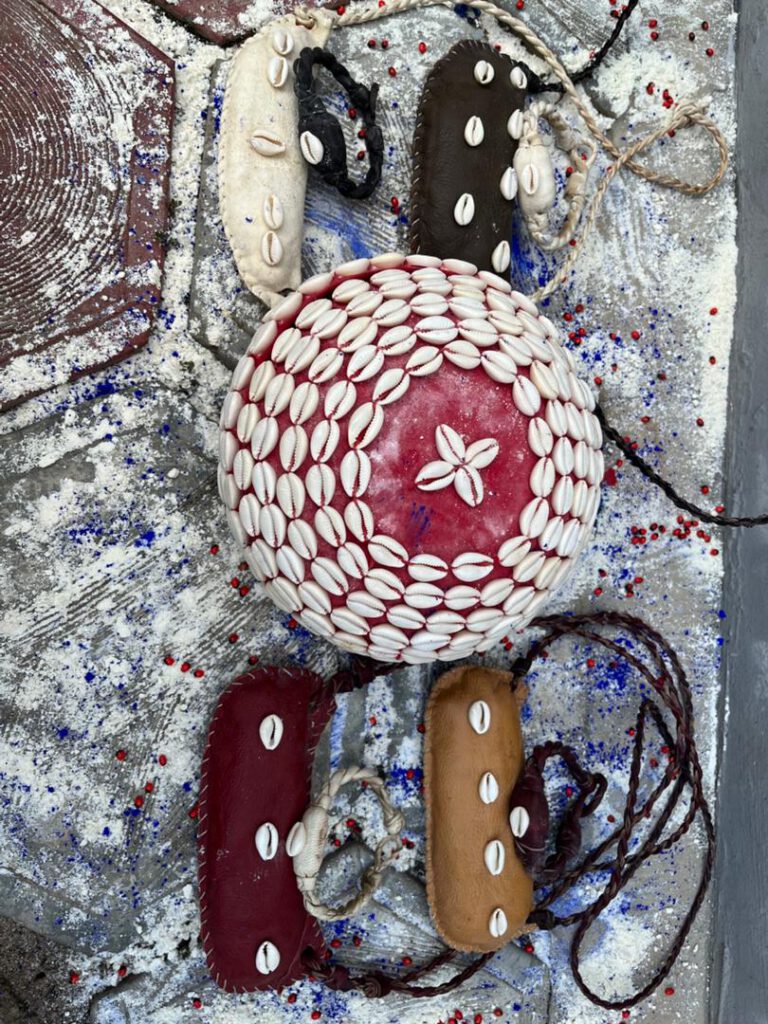 Talisman et bracelet contre les accidents et la sorcellerie
