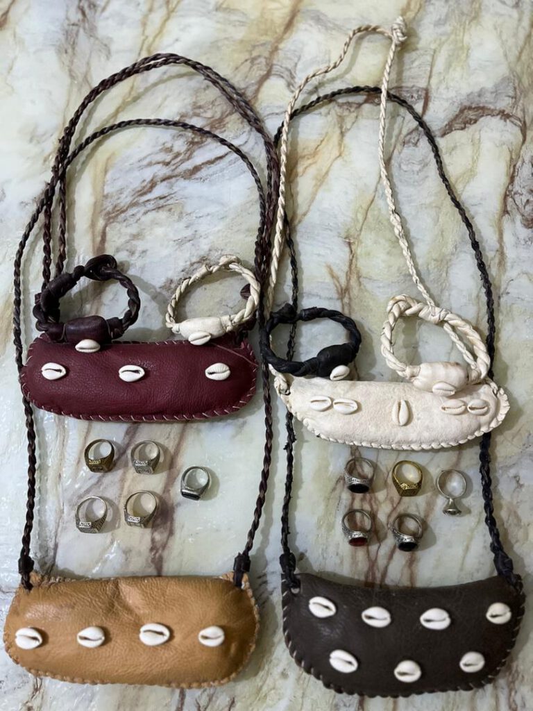 Talisman et bracelet contre les accidents et la sorcellerie
