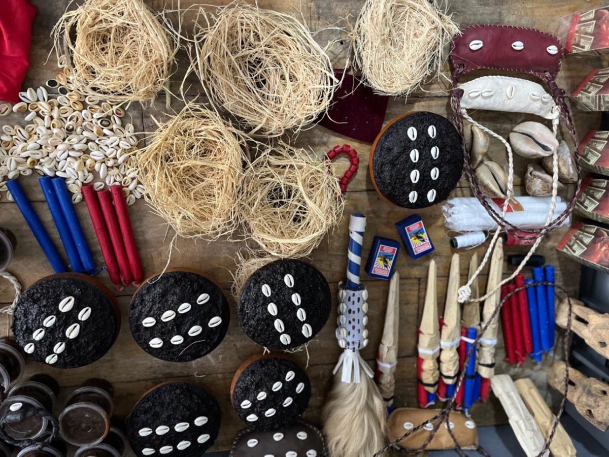 Cauris, bougies et savons rituels préparés à la main